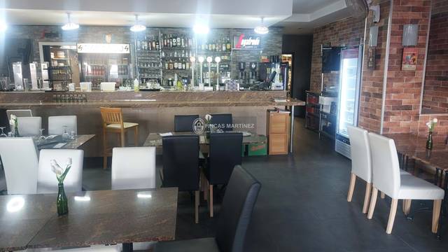 Local comercial en Alquiler en av diputacion en Regueral - Prat d'en Forés