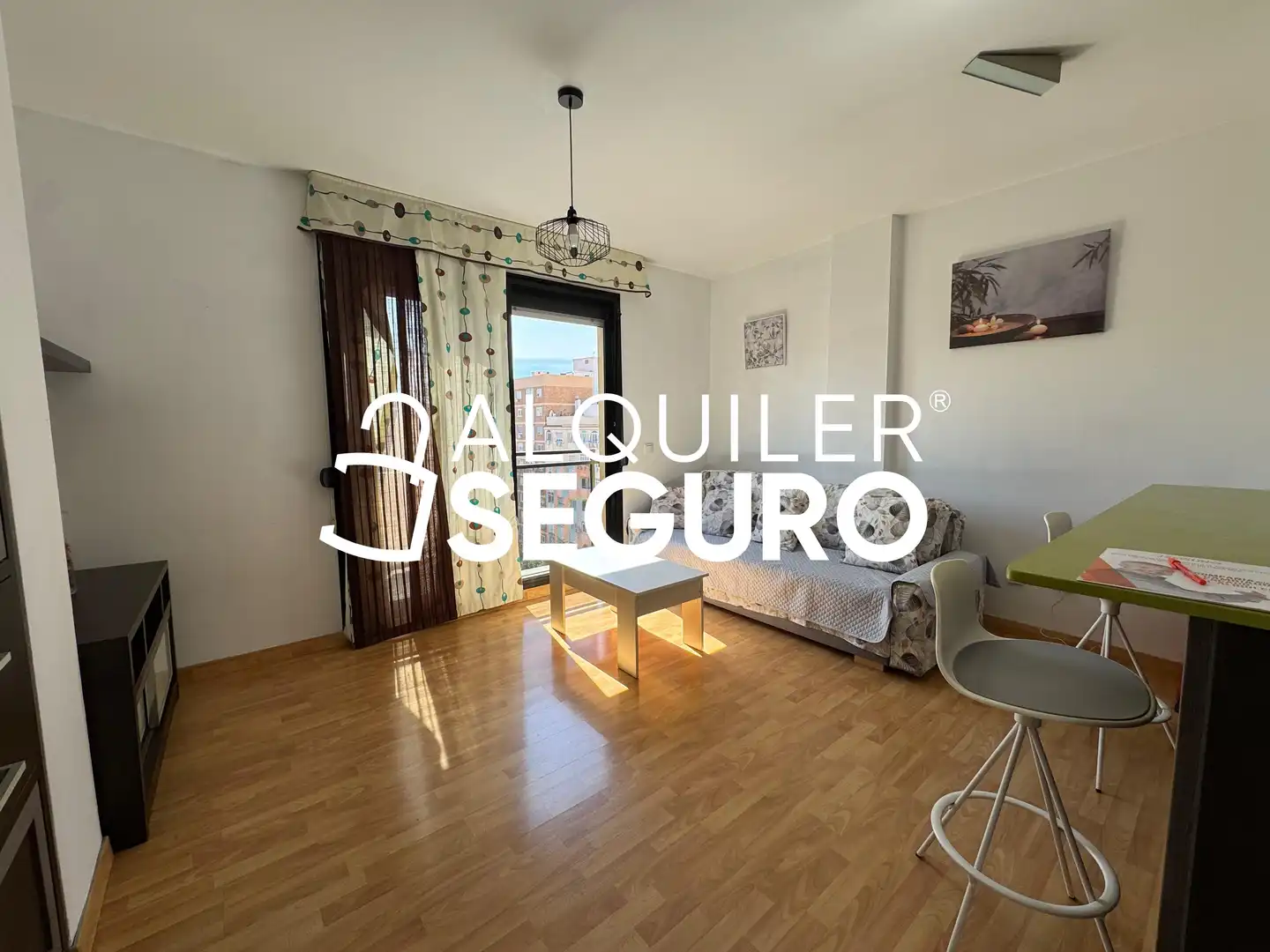 Sala d'estar de Pis de lloguer en Málaga amb Moblat