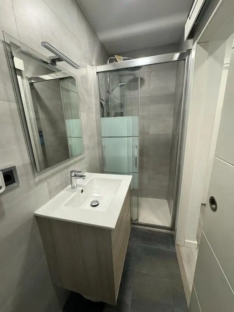 Bathroom of Flat for rent in Barcelona  with Furnished, Oven and Washing machine
