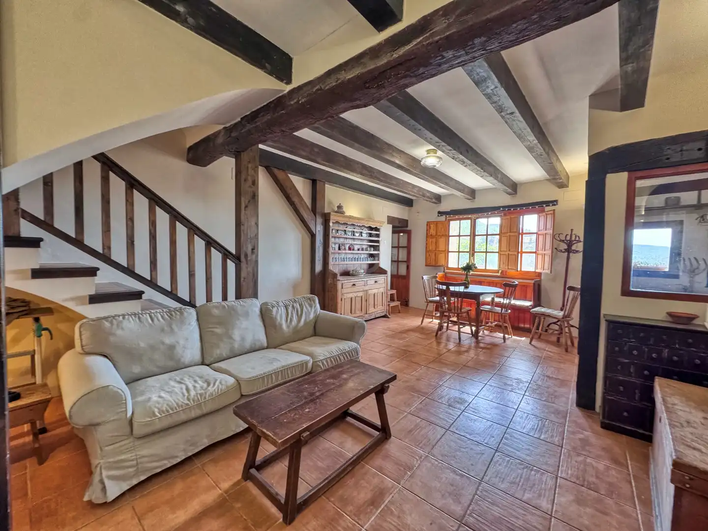 Sala d'estar de Finca rústica en venda en Rubielos de Mora amb Calefacció i Terrassa