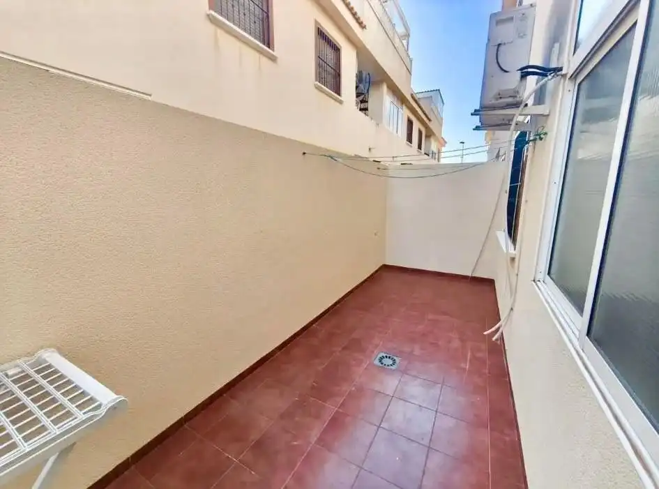 Terrassa de Casa adosada de lloguer en Torrevieja amb Aire condicionat, Terrassa i Piscina