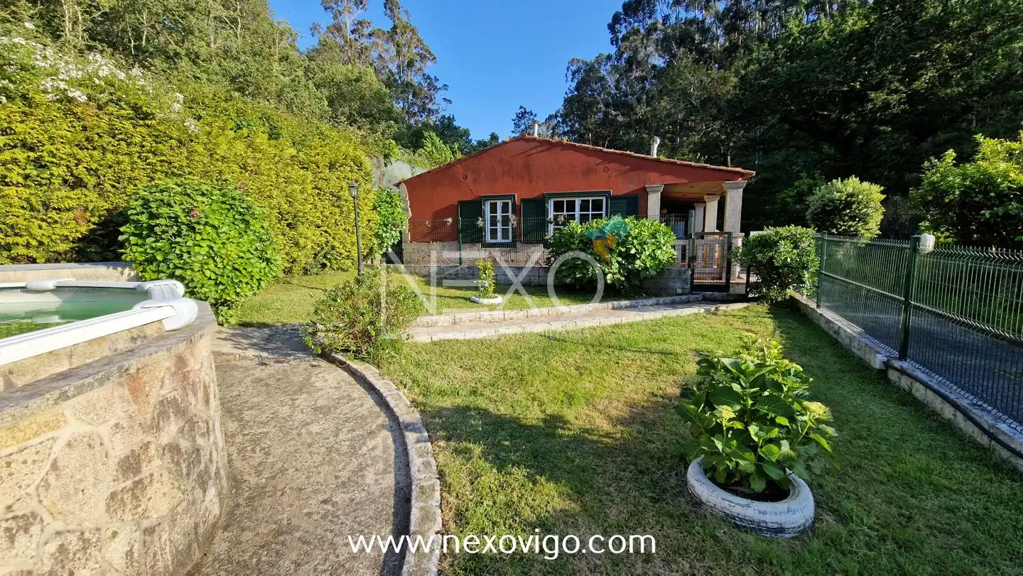 Jardín de Casa o chalet en venta en Cangas  con Calefacción, Jardín privado y Piscina