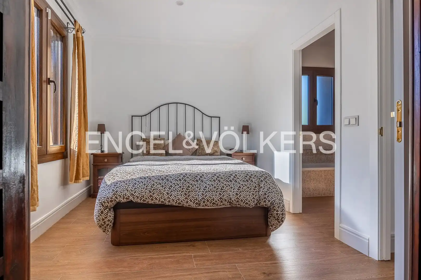 Bedroom of Houses for sale in Valencina de la Concepción  with Air Conditioner, Heating and Private garden