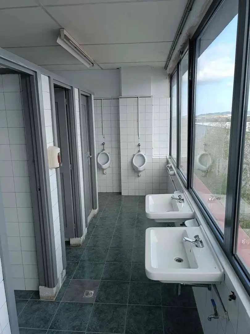 Baño de Local de alquiler en Zamudio