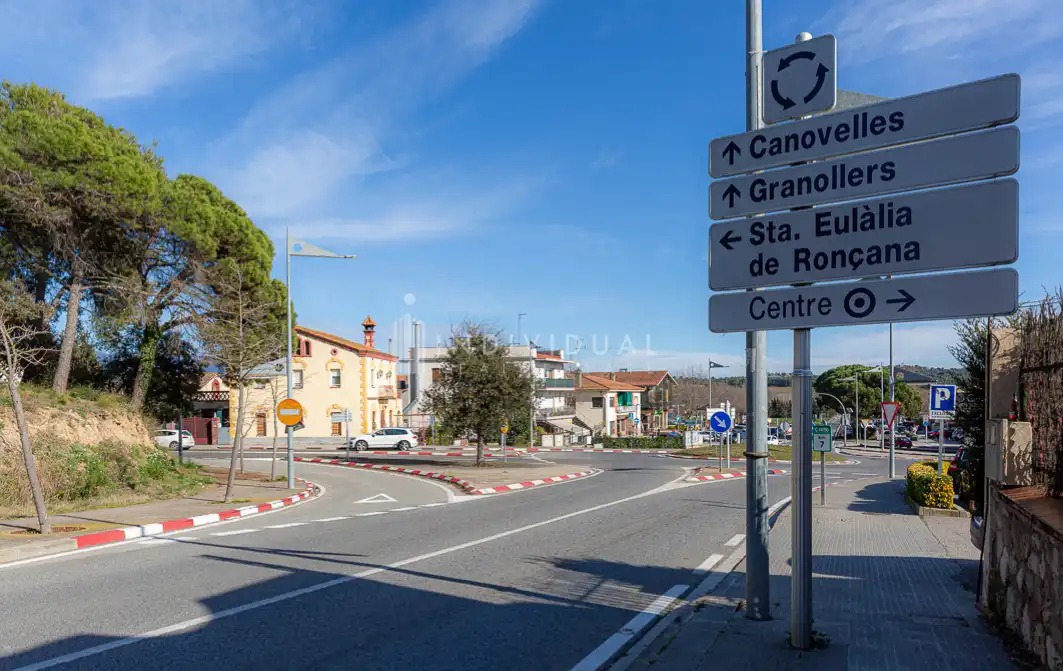 Vista exterior de Casa o xalet en venda en Lliçà d'Amunt amb Calefacció, Jardí privat i Terrassa