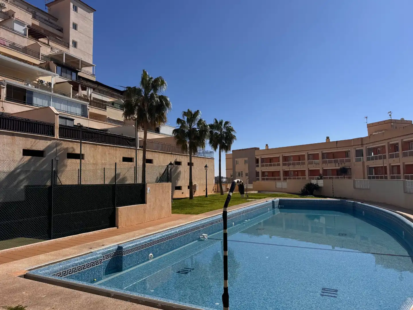 Piscina de Apartamento en venta en Roquetas de Mar con Aire acondicionado, Terraza y Amueblado