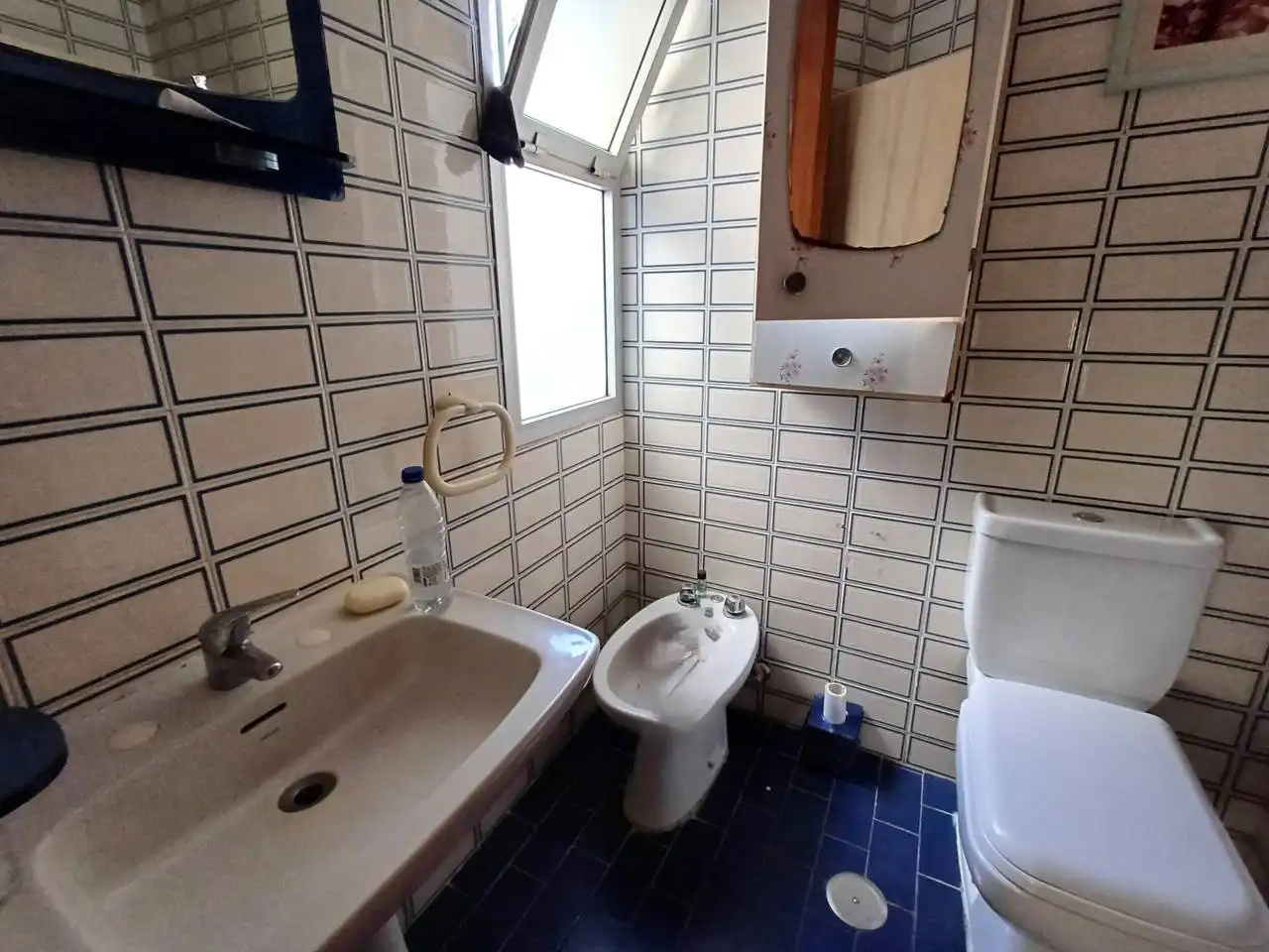 Baño de Ático en venta en Huelva con Calefacción, Terraza y Balcón