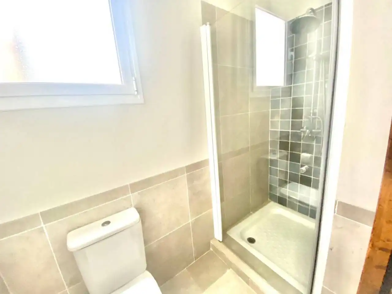 Badezimmer von Wohnung zur Miete in Sevilla mit Klimaanlage