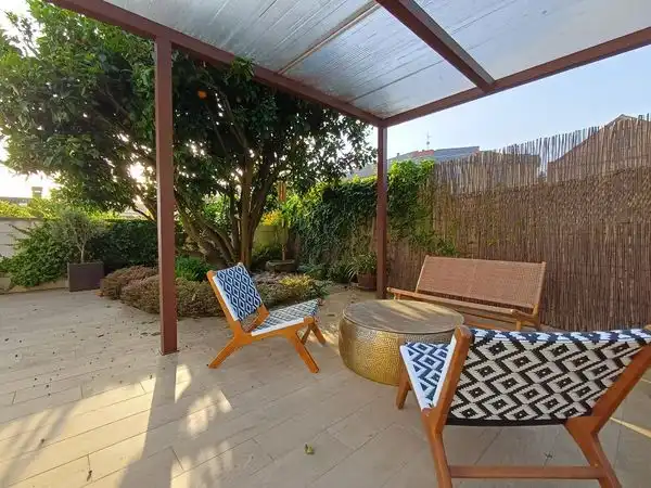 Terrassa de Casa o xalet en venda en Vigo  amb Calefacció, Jardí privat i Parquet