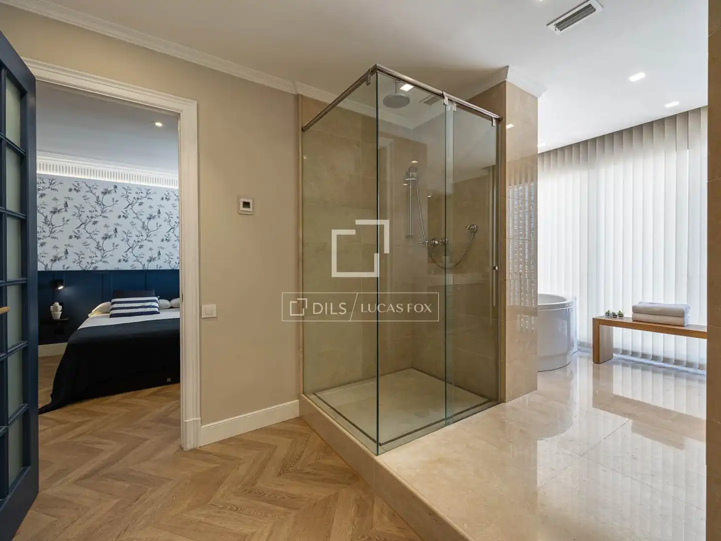 Badezimmer von Wohnung zum Verkauf in Barcelona mit Klimaanlage, Heizung und Parkett