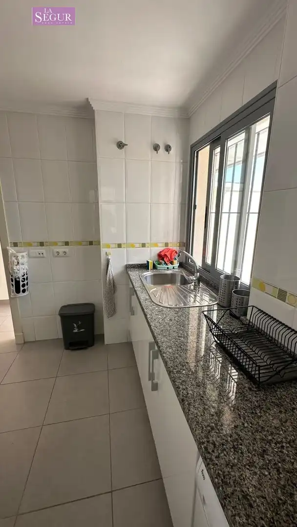 Cuina de Planta baixa en venda en Conil de la Frontera amb Aire condicionat, Terrassa i Traster