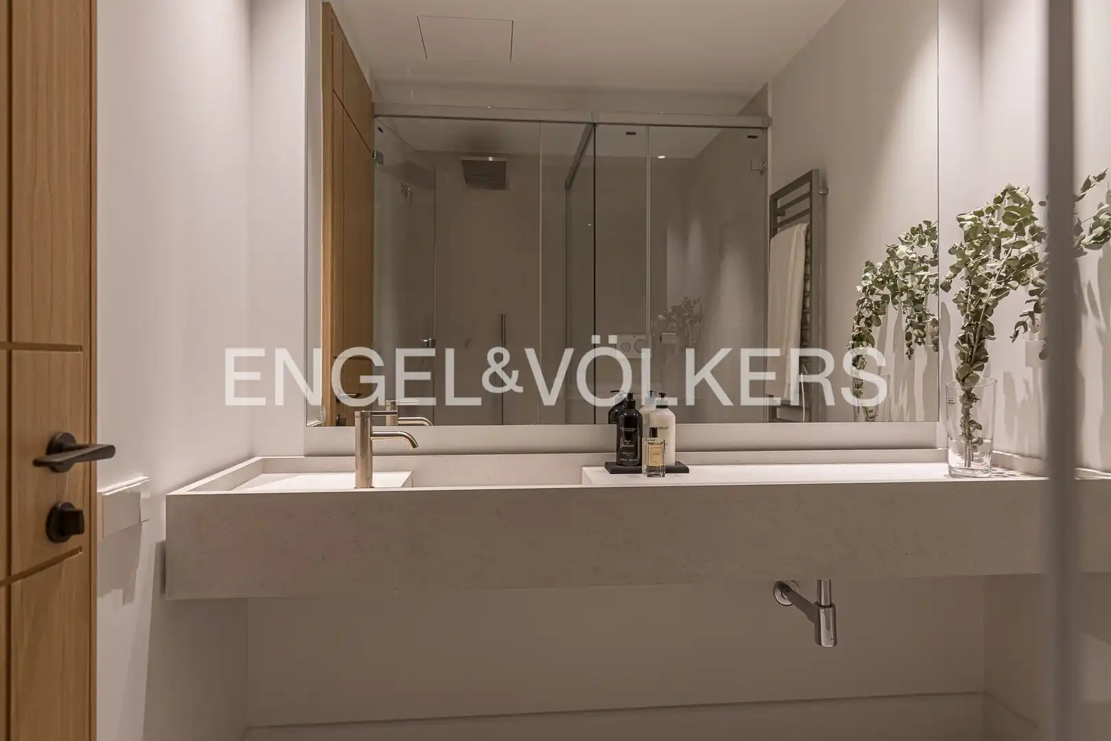 Badezimmer von Wohnung zum Verkauf in Madrid mit Klimaanlage, Heizung und Terrasse