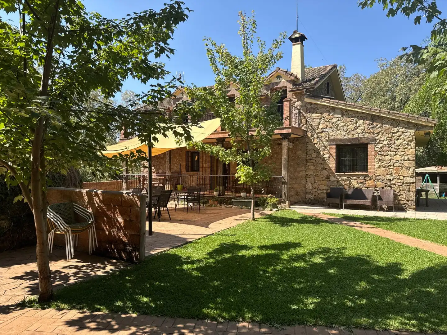 Terrassa de Casa o xalet en venda en Candeleda amb Aire condicionat, Calefacció i Jardí privat