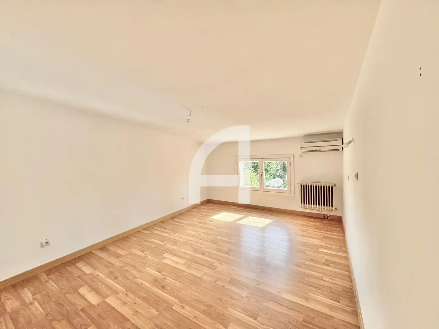 Sala de estar de Casa o chalet en venta en Villanueva de la Cañada con Aire acondicionado, Calefacción y Jardín privado