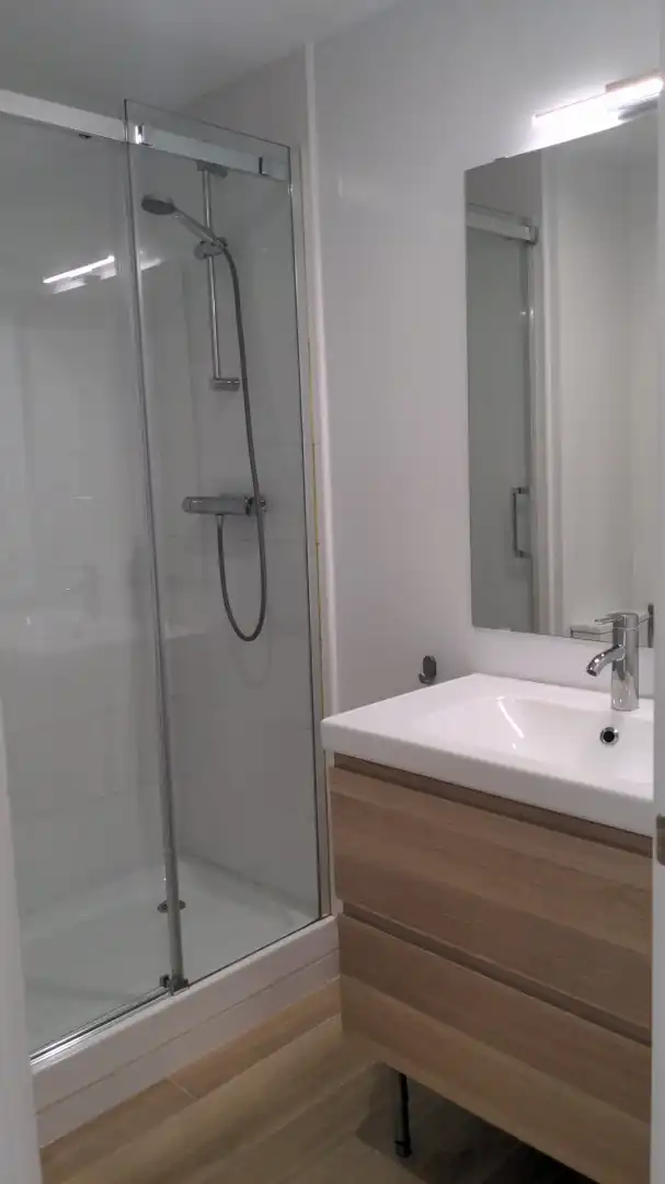 Bathroom of Flat for rent in Esplugues de Llobregat  with Air Conditioner, Heating and Terrace