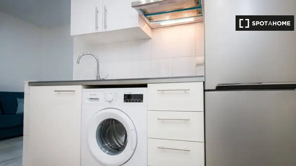 Cuina de Apartament per a compartir en Málaga amb Aire condicionat, Calefacció i Terrassa