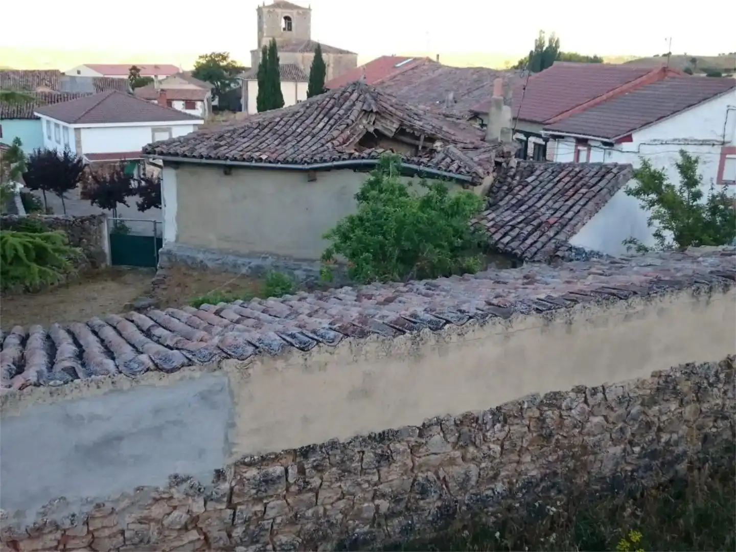 Vista exterior de Pis en venda en Sotresgudo amb Jardí privat