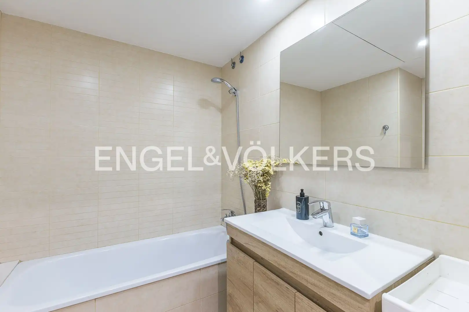 Baño de Piso en venta en Esplugues de Llobregat con Aire acondicionado, Calefacción y Jardín privado