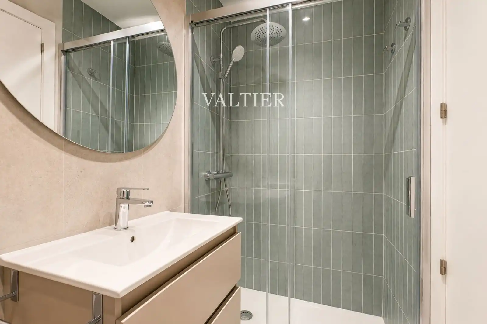 Bathroom of Flat for rent in Madrid  with Heating and Furnished
