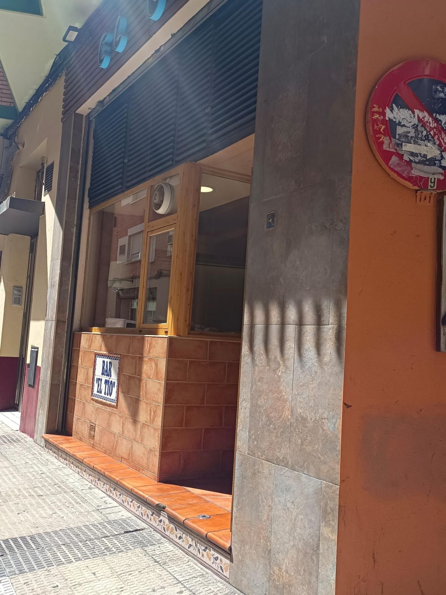 Exterior view of Premises for sale in  Zaragoza Capital  with Air Conditioner