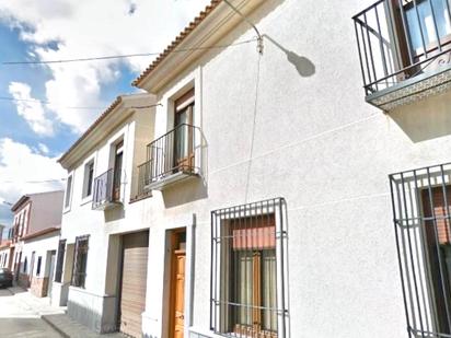 Vista exterior de Casa o xalet en venda en Mora amb Terrassa, Piscina i Balcó