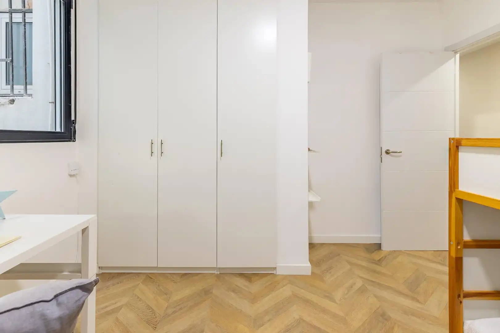 Bedroom of Flat for rent in Valencia  with Air Conditioner, Heating and Storage room