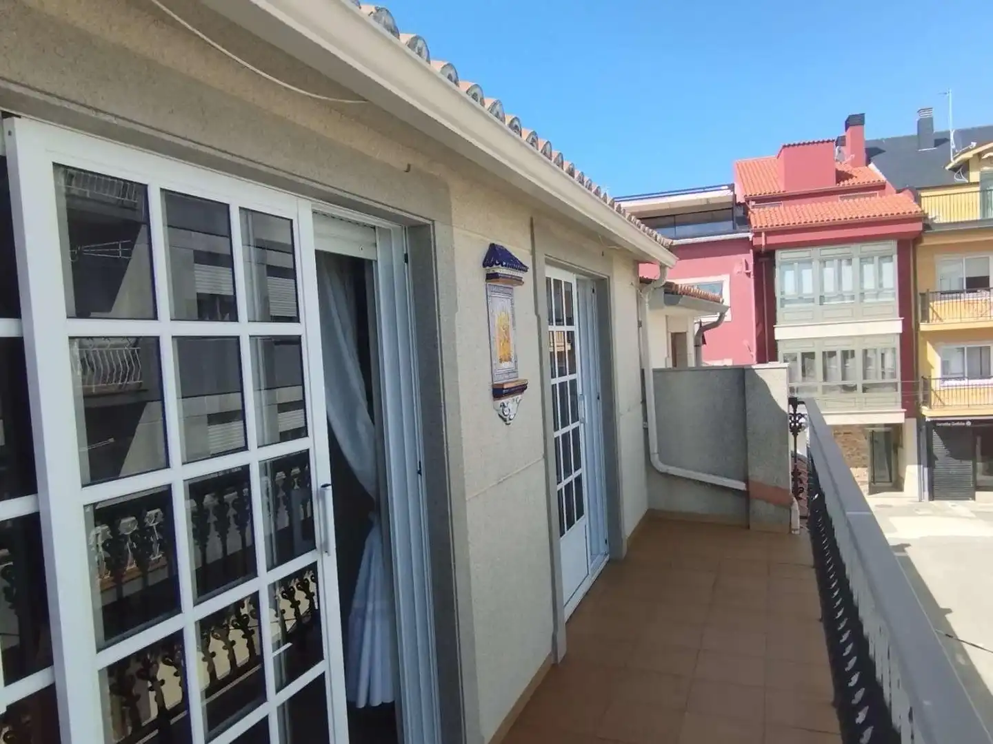 Terrasse von Einfamilien-Reihenhaus zum Verkauf in Ares mit Terrasse, Abstellraum und Möbliert