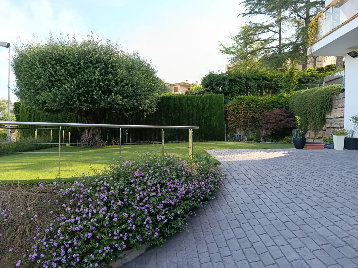 Jardí de Casa adosada en venda en Girona amb Aire condicionat, Calefacció i Jardí privat
