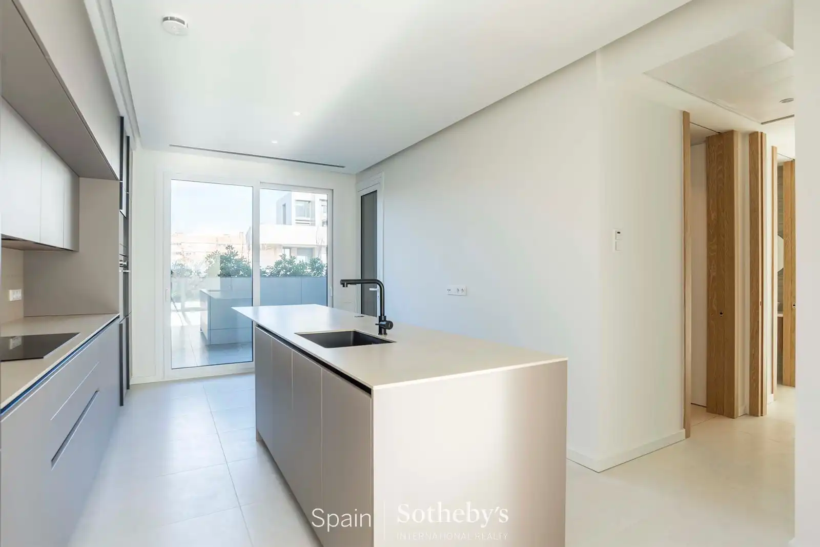 Cuina de Apartament de lloguer en Pozuelo de Alarcón amb Aire condicionat, Calefacció i Jardí privat