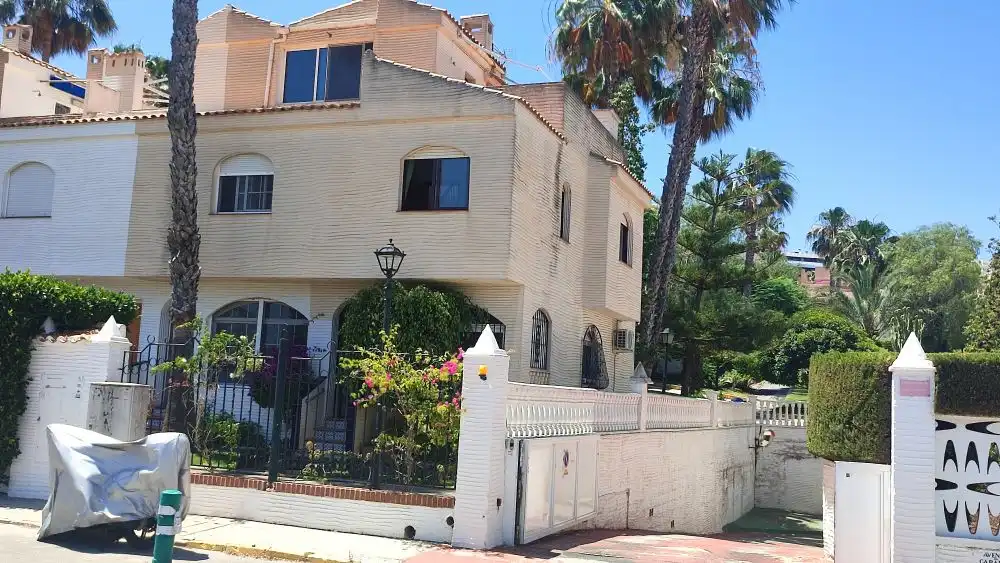 Casa bifamiliare con piscina in vendita a Avinguda del Carabasí 1, imagen 4