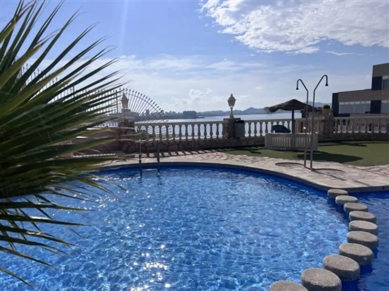 Piscina de Dúplex en venda en La Manga del Mar Menor amb Aire condicionat, Terrassa i Moblat