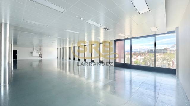 Oficina en Alquiler en Carrer del Treball en Provençals del Poblenou