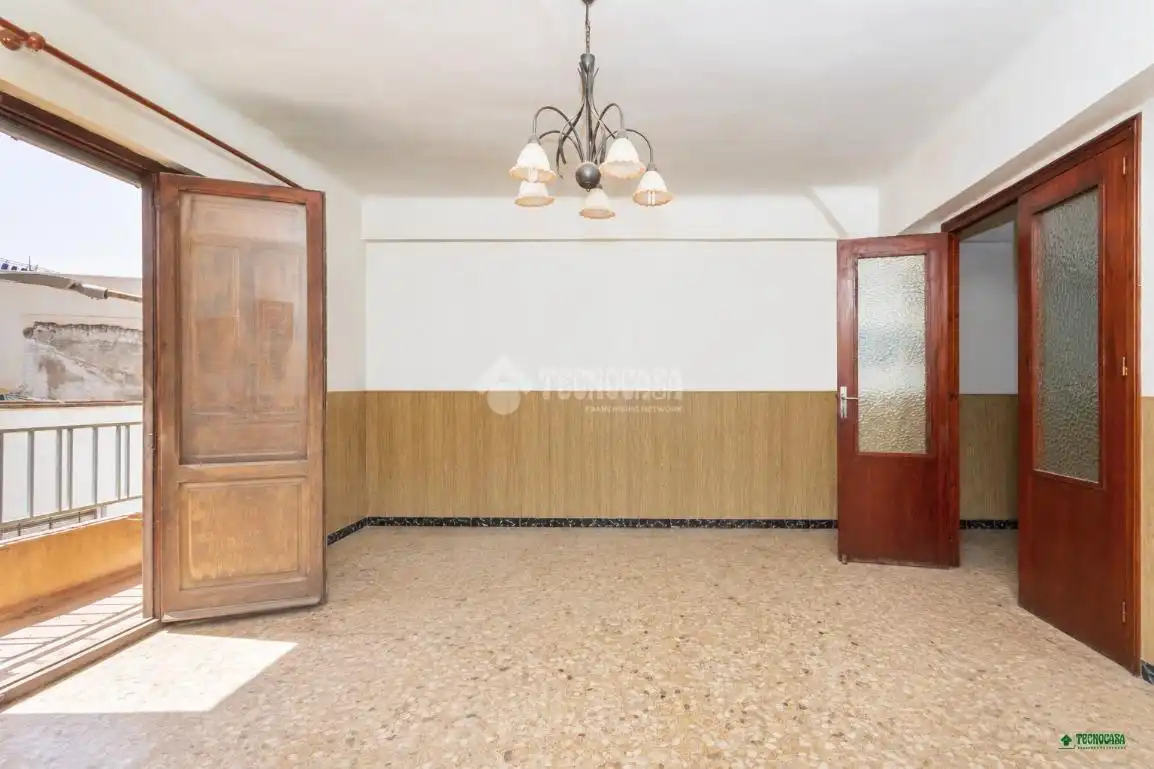 Casa aparellada amb terrassa en venda a Vera Ciudad