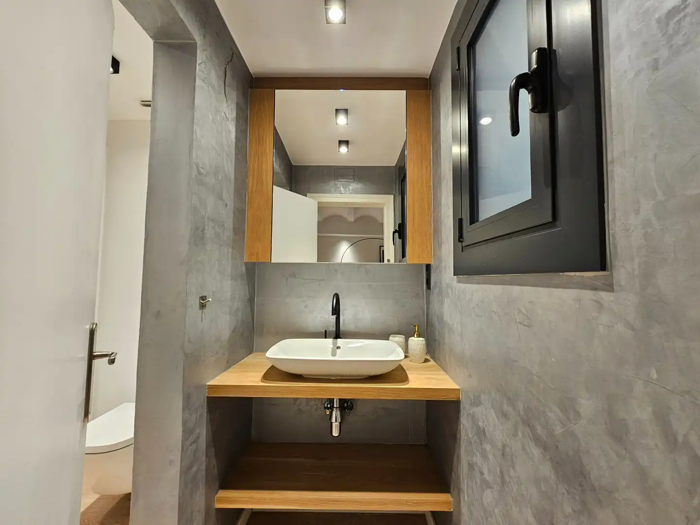 Bathroom of Flat for rent in Barcelona  with Air Conditioner and Furnished