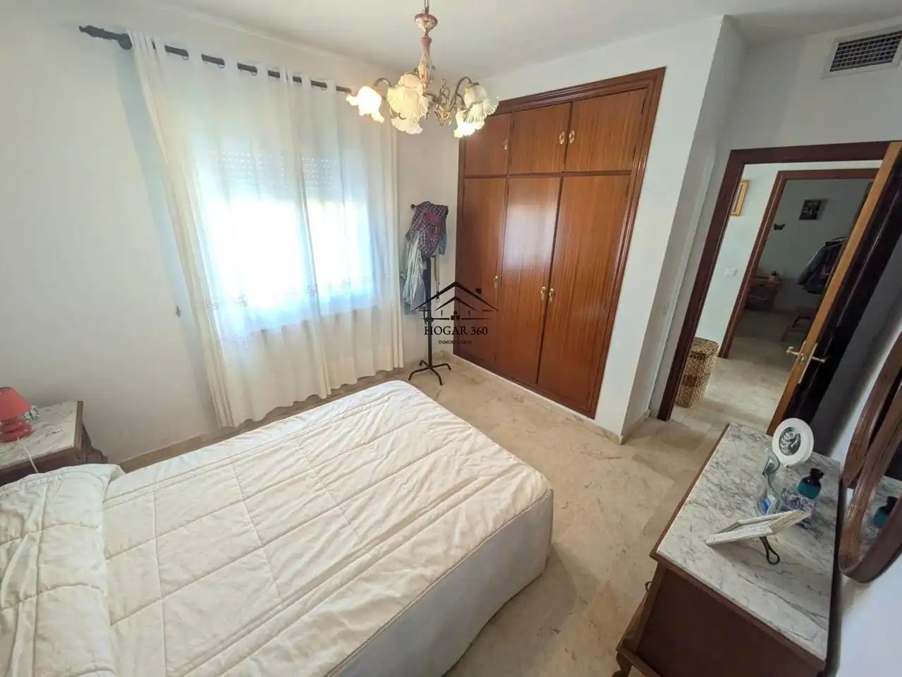 Dormitori de Casa o xalet en venda en Cáceres amb Aire condicionat, Jardí privat i Piscina