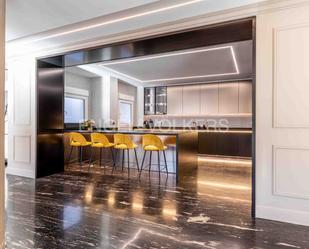 Cuina de Apartament de lloguer en  Sevilla Capital amb Aire condicionat, Calefacció i Terrassa