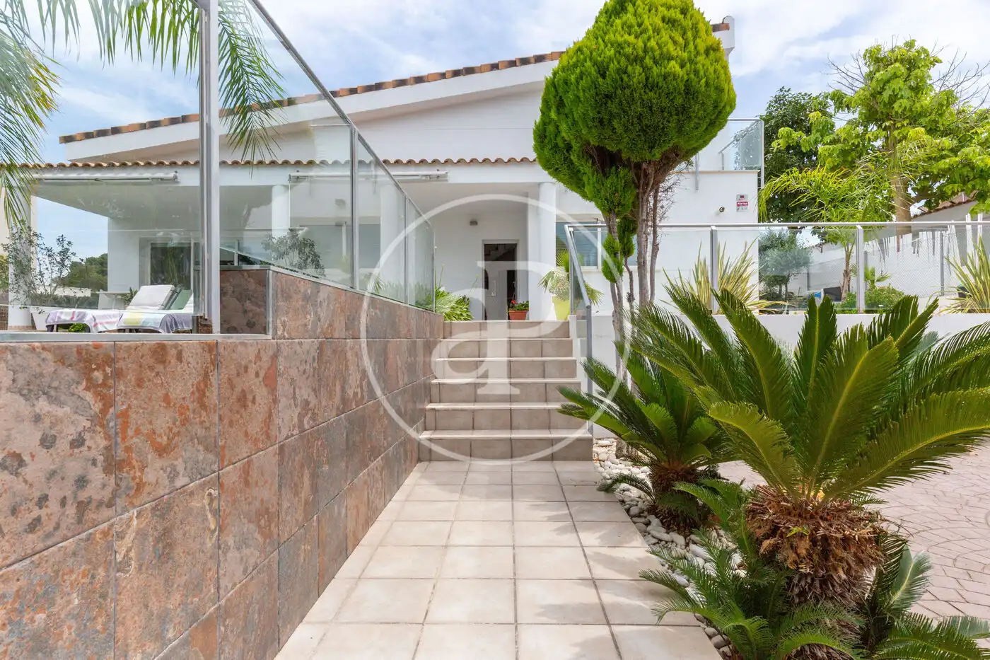 Vista exterior de Casa o xalet en venda en Bétera amb Aire condicionat, Calefacció i Jardí privat