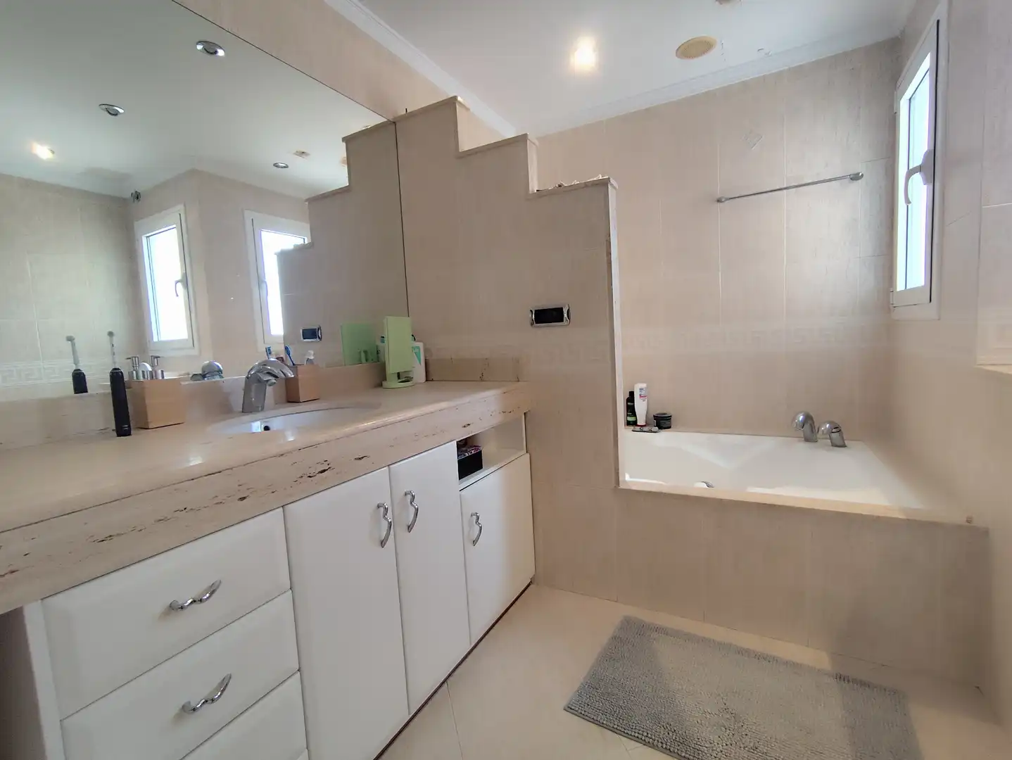 Bathroom of Flat for sale in Vilanova del Camí  with Air Conditioner, Heating and Oven