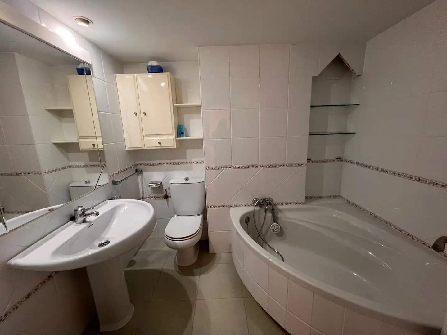 Bathroom of Flat for rent in Valencia  with Air Conditioner