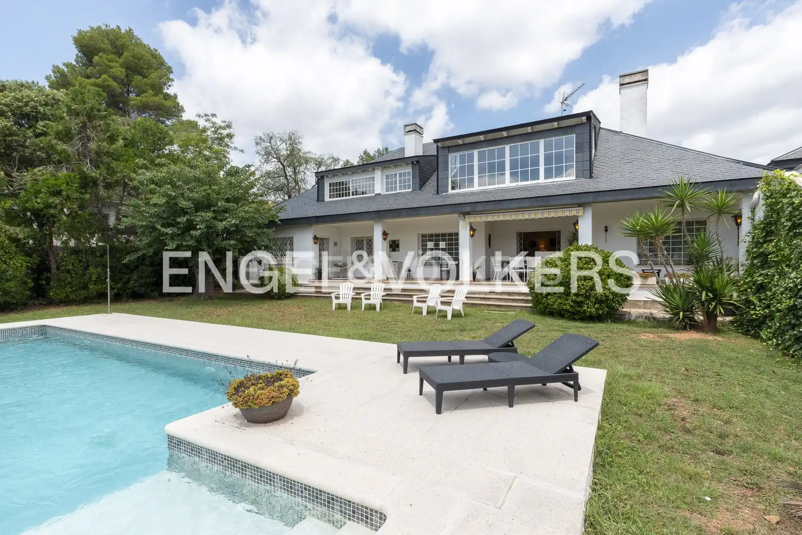 Vista exterior de Casa o chalet en venta en Sant Cugat del Vallès con Aire acondicionado, Calefacción y Jardín privado