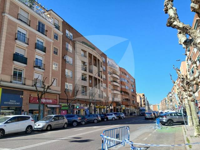 Local comercial en Alquiler en Avenida Ricardo Carapeto Zambrano en San Roque - Ronda Norte