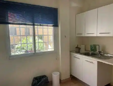 Cuina de Local de lloguer en Madrid amb Aire condicionat