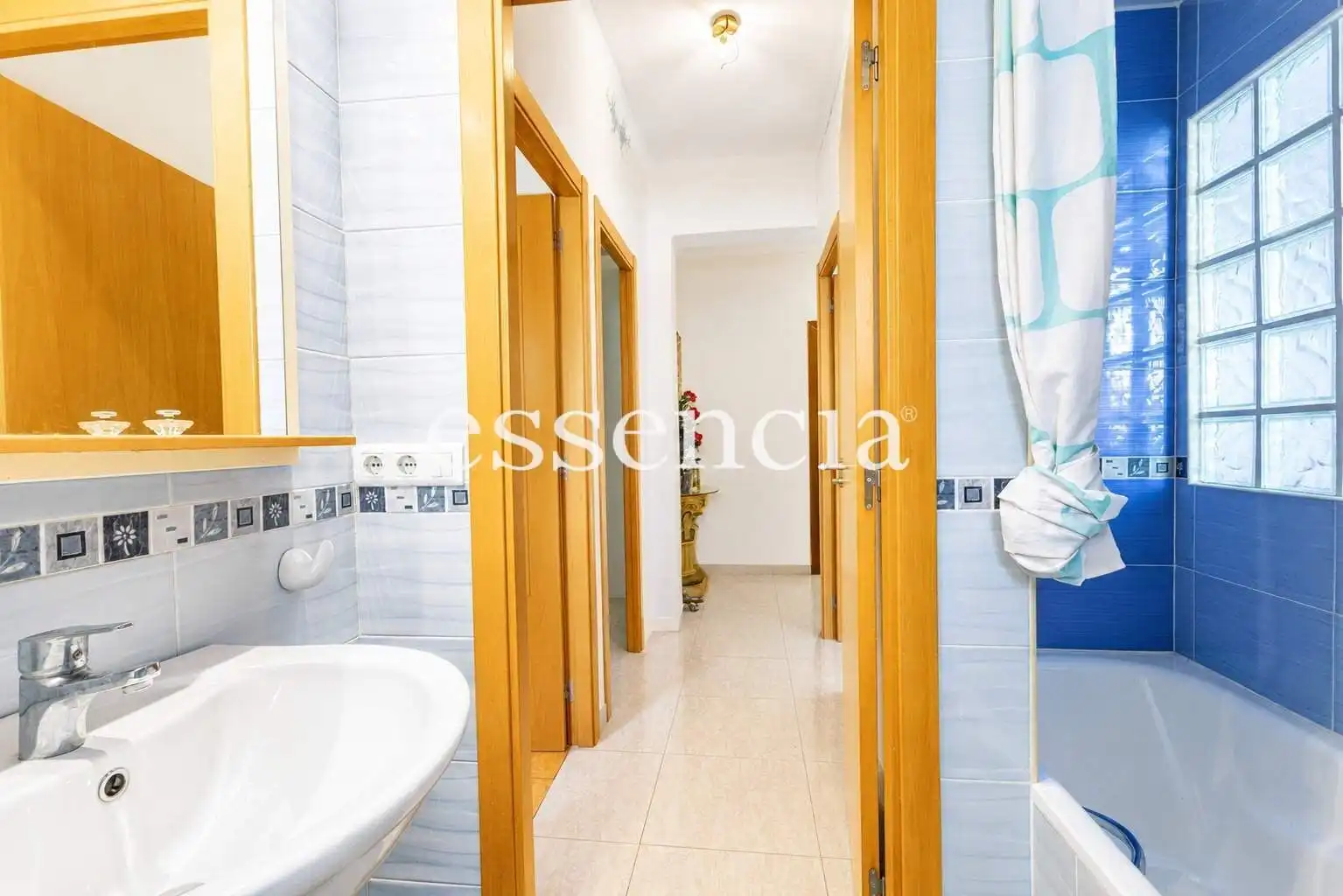 Baño de Piso en venta en Gandia con Terraza y Balcón