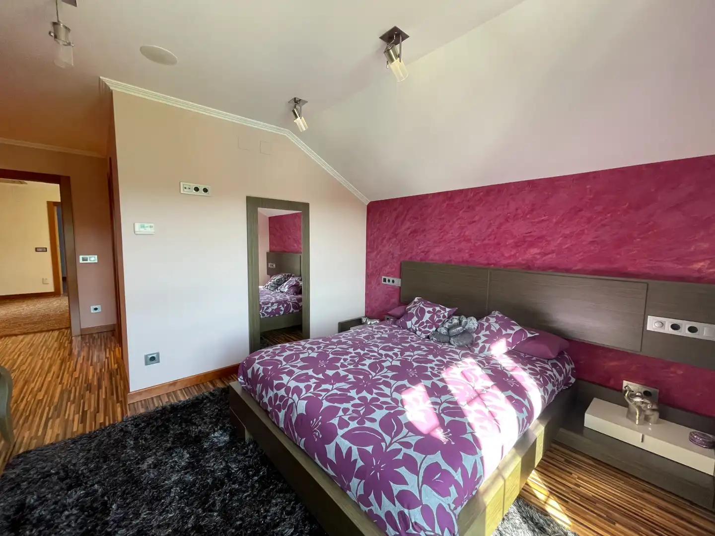 Dormitori de Casa o xalet en venda en Gijón  amb Calefacció, Jardí privat i Parquet