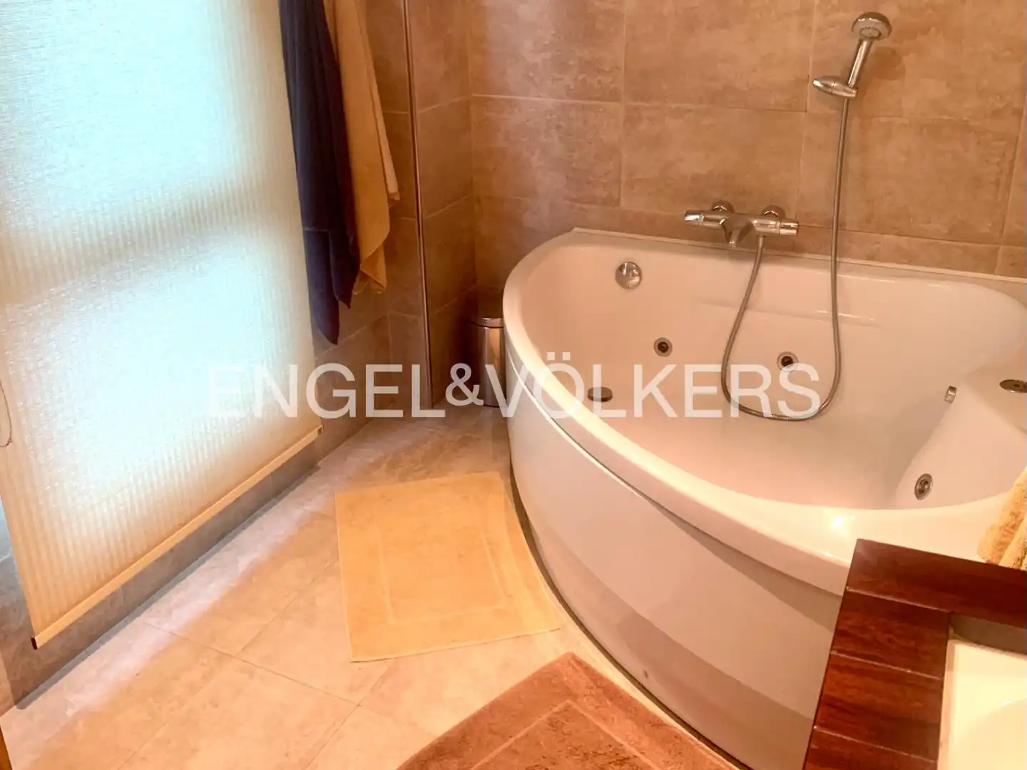 Bany de Casa o xalet en venda en Santa Cruz de Bezana amb Calefacció, Jardí privat i Parquet