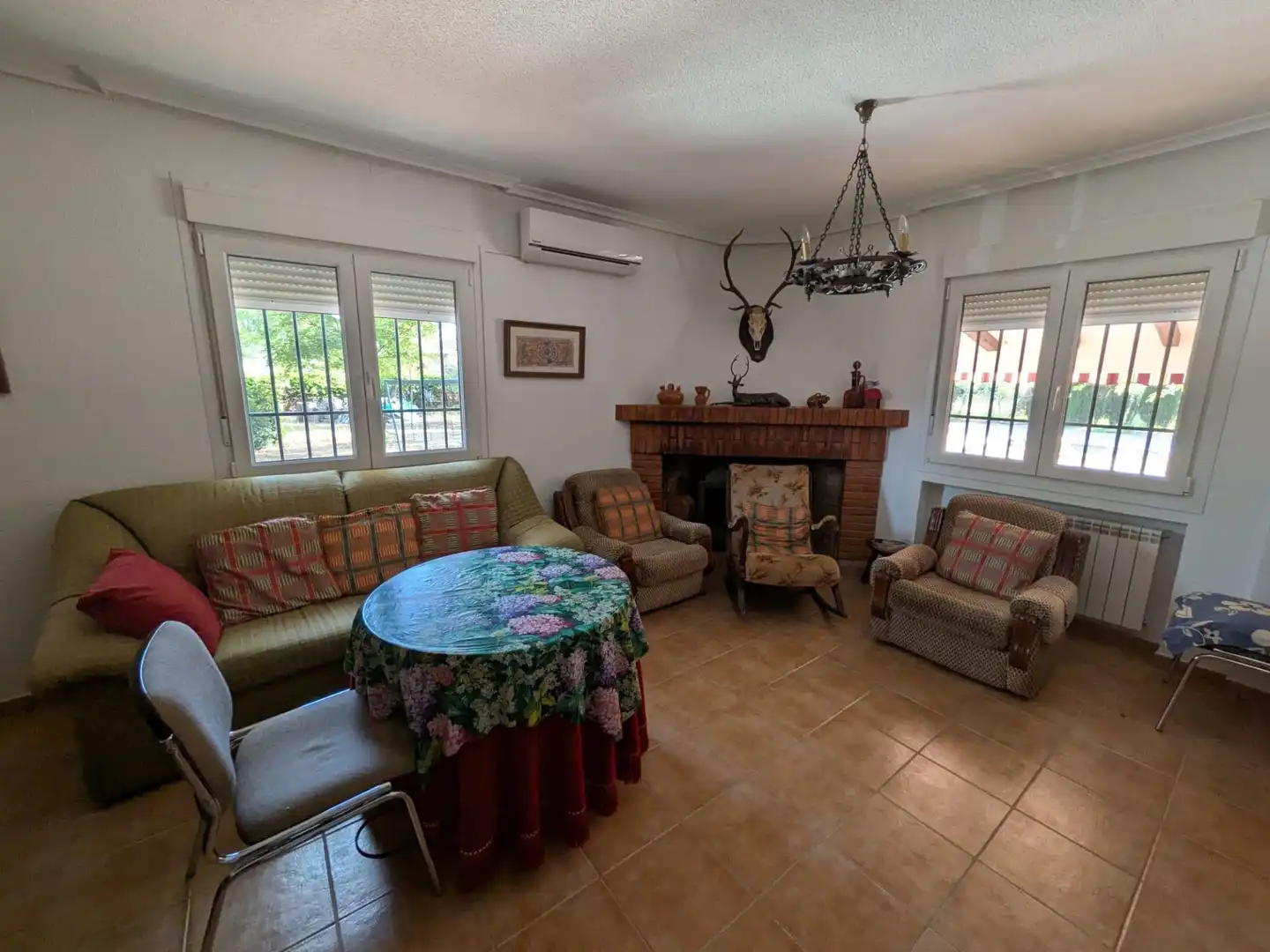 Sala de estar de Finca rústica en venta en Miguelturra con Aire acondicionado, Calefacción y Jardín privado