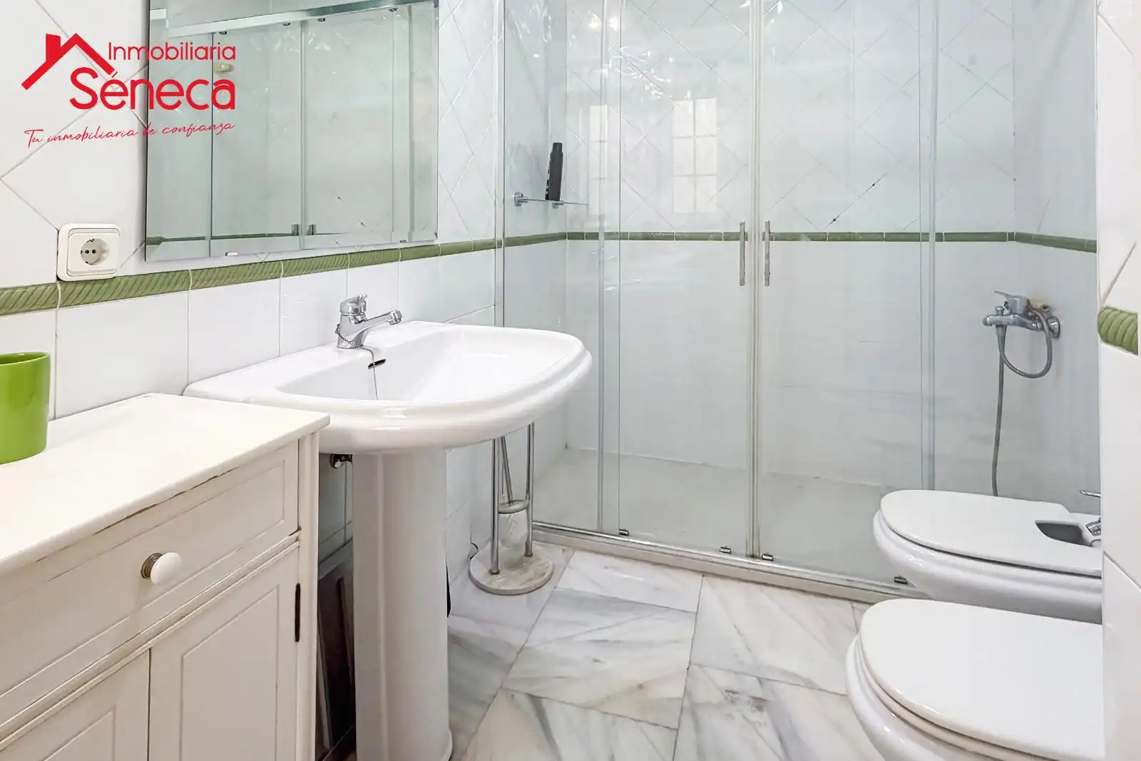 Bathroom of Flat for sale in Córdoba  with Air Conditioner, Heating and Terrace