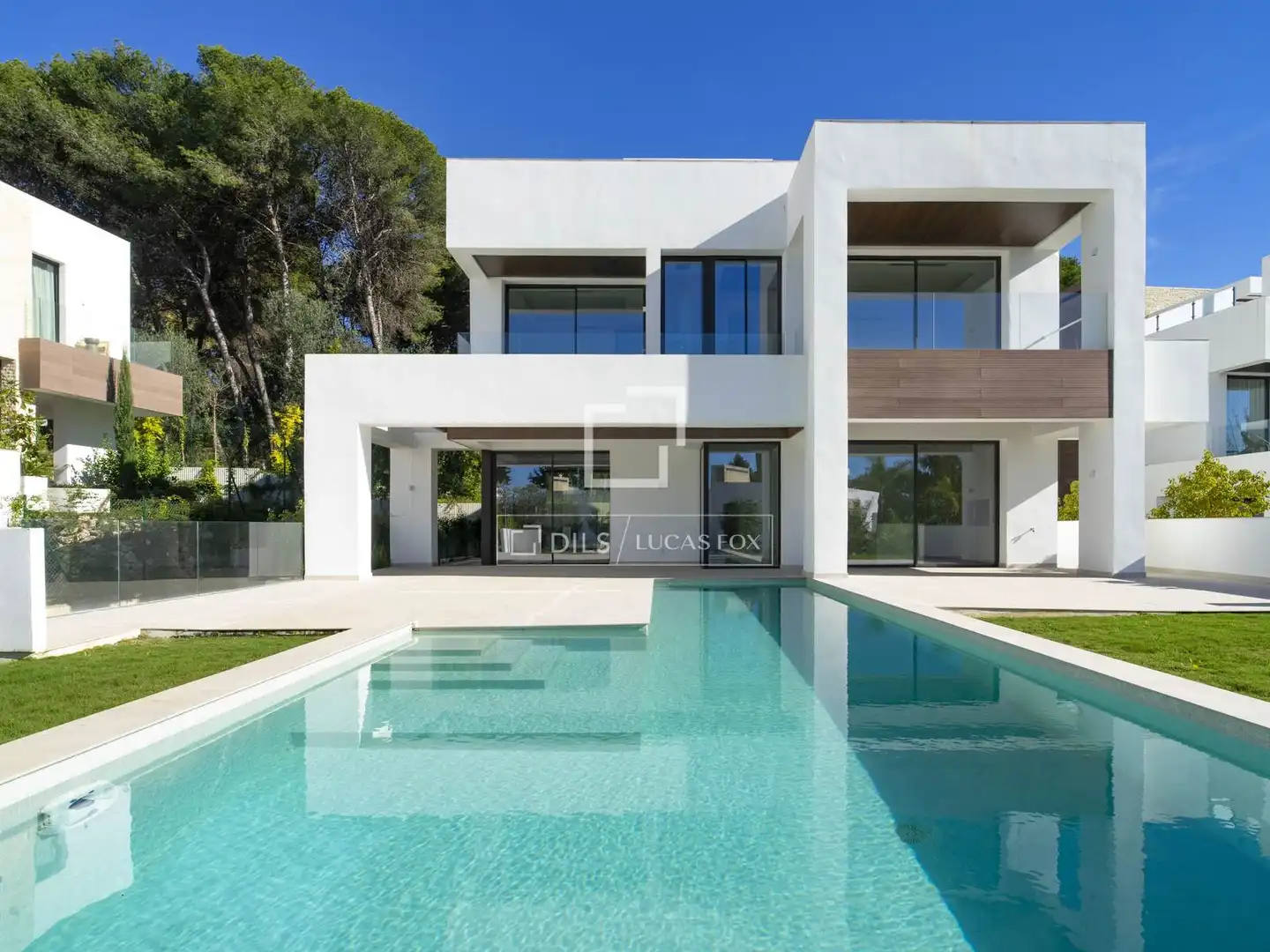 Vista exterior de Casa o chalet en venta en Marbella con Aire acondicionado, Calefacción y Jardín privado