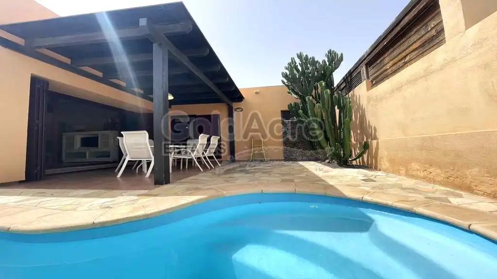 Jardí de Casa o xalet en venda en La Oliva