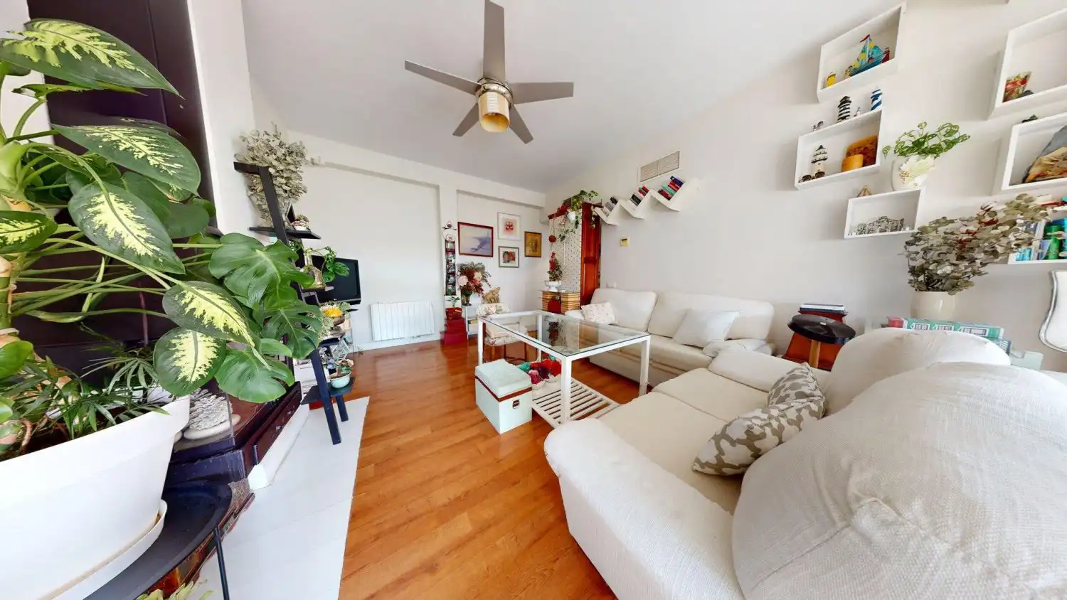Living room of Flat for sale in Sevilla  with Air Conditioner and Parquet flooring